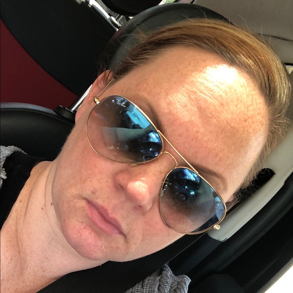 Meet your Posher, Tonya - Picture 1 of 2